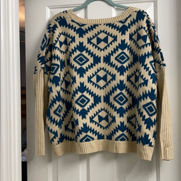 Women’s hi lo tribal pattern sweater - Picture 4 of 4
